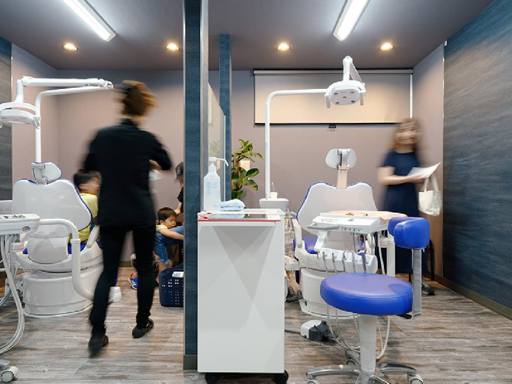 若いドクターたちが診療